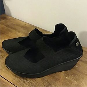 Bernie Mev Wedges